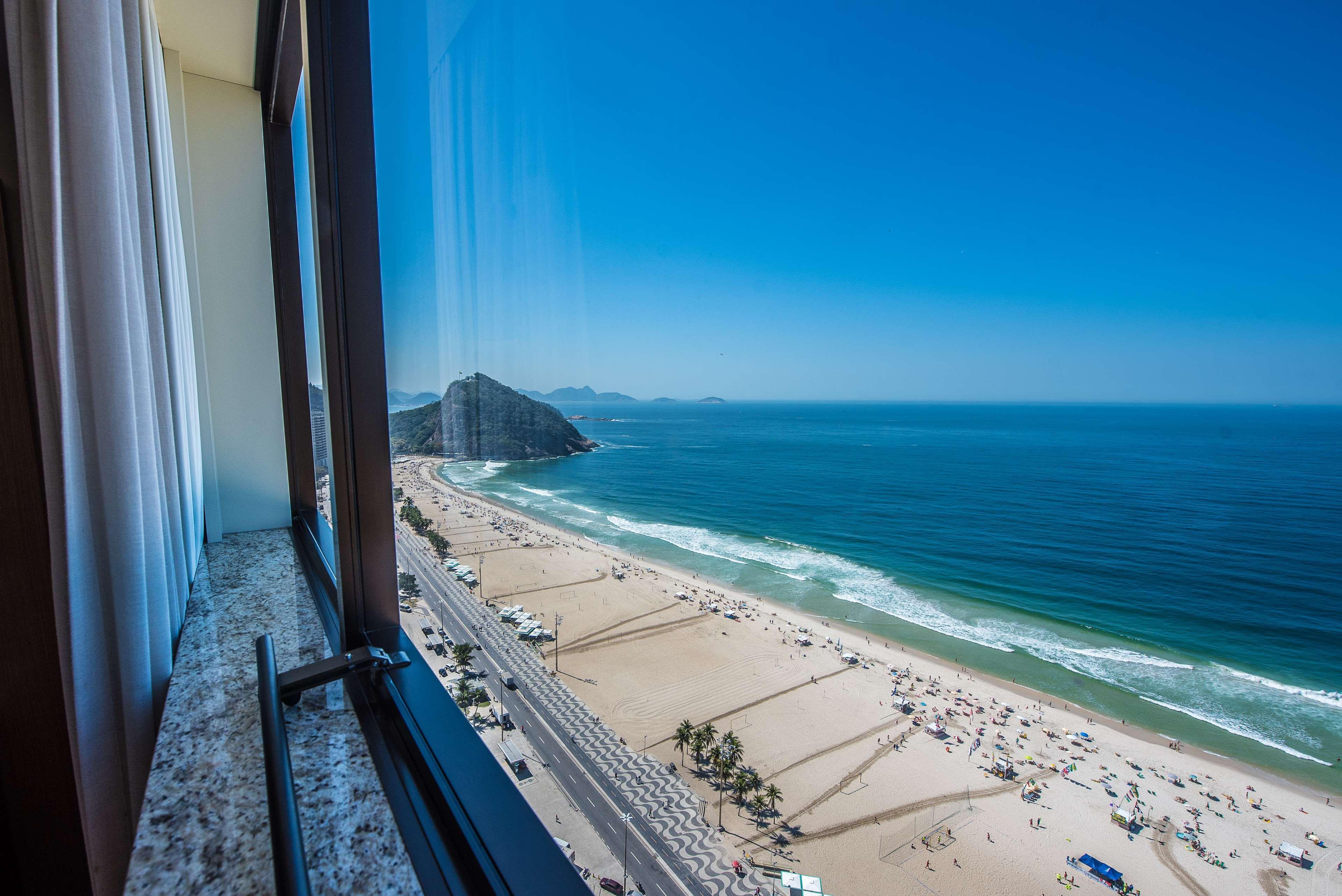 Hilton Copacabana Rio De Janeiro Exterior photo View of the beach from the hotel