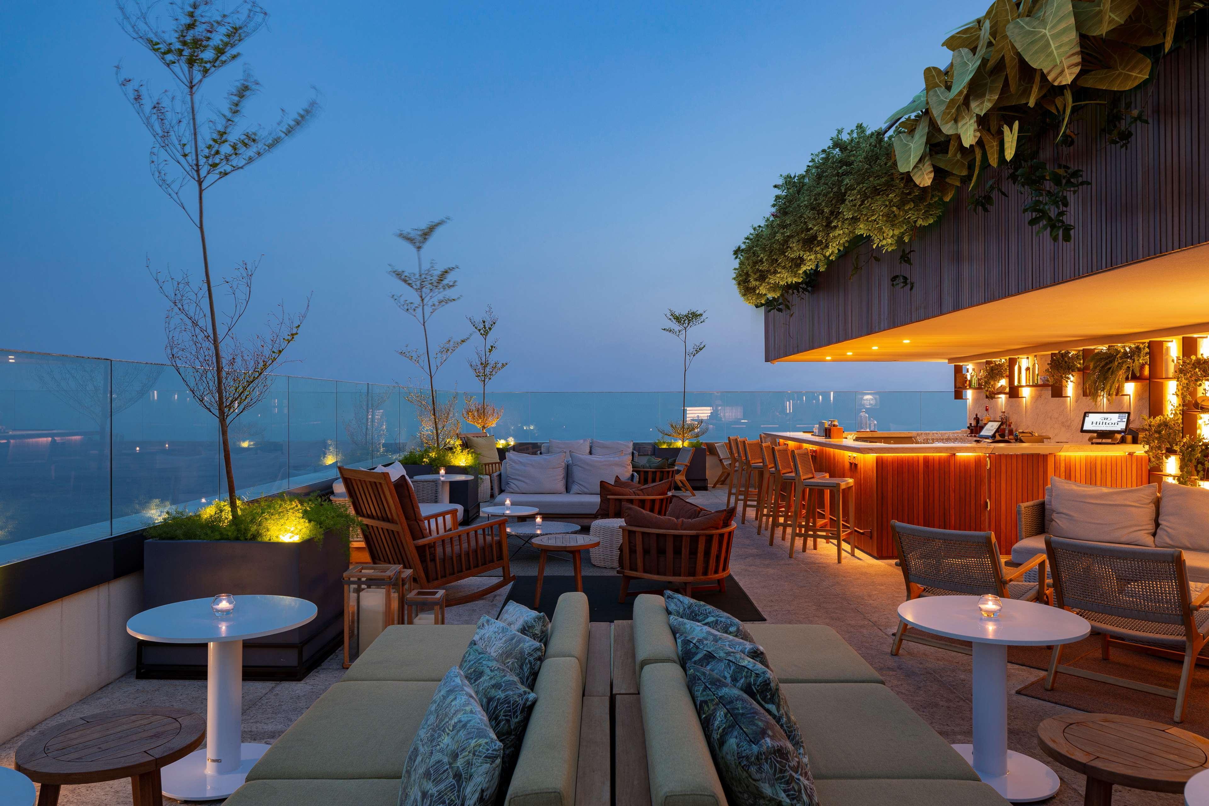 Hilton Copacabana Rio De Janeiro Exterior photo The rooftop bar at the hotel